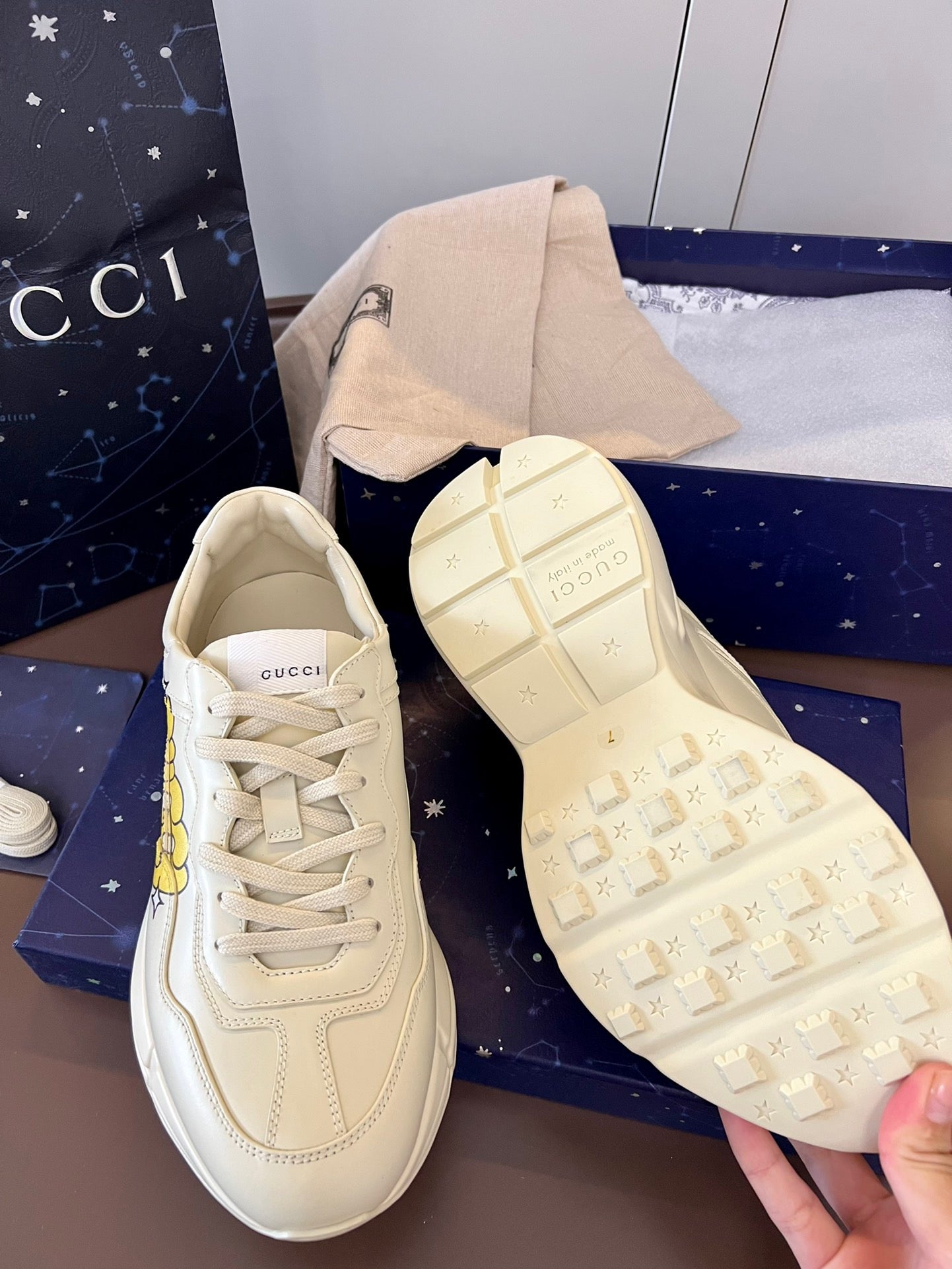 WOMEN'S RHYTON SNEAKER LOGO