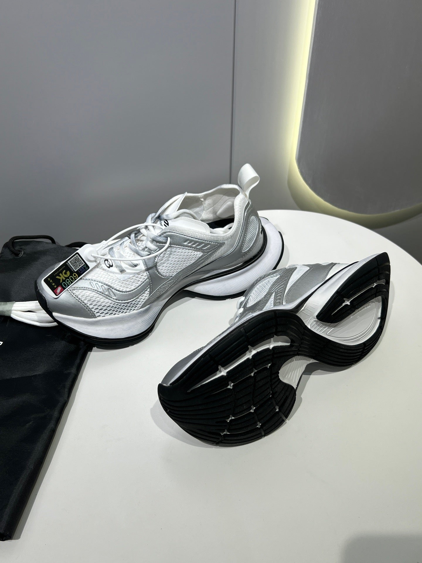 B Sneaker