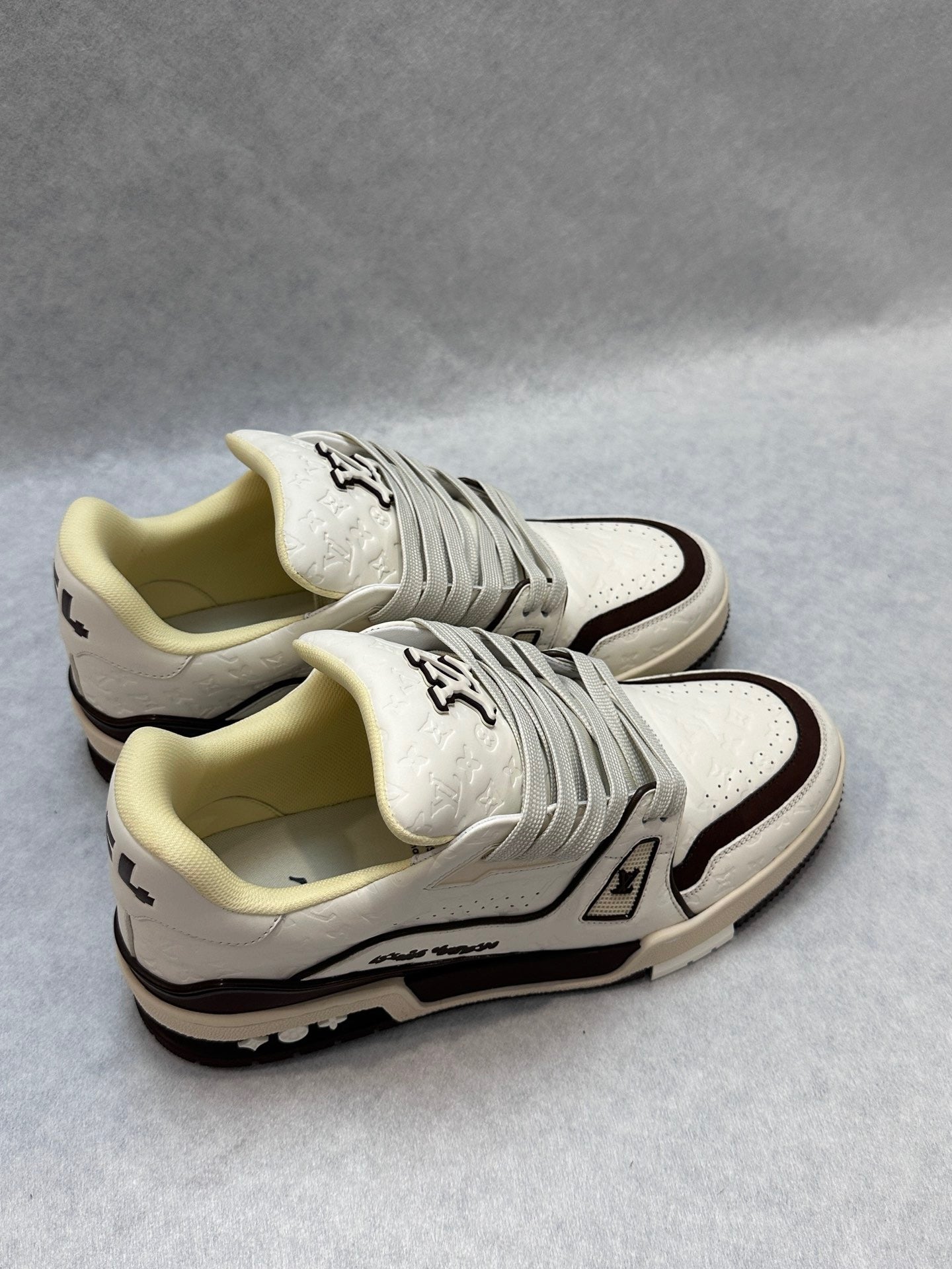 Sneaker