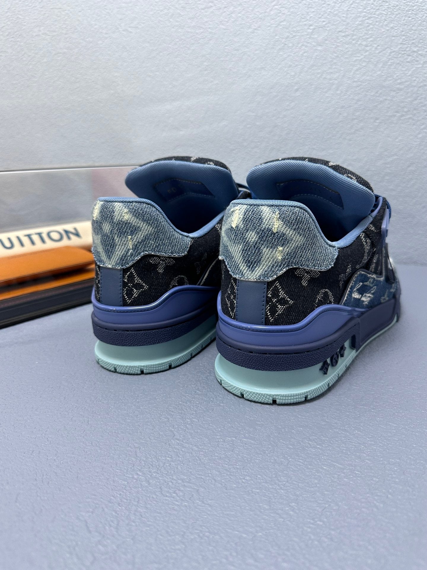 Sneaker
