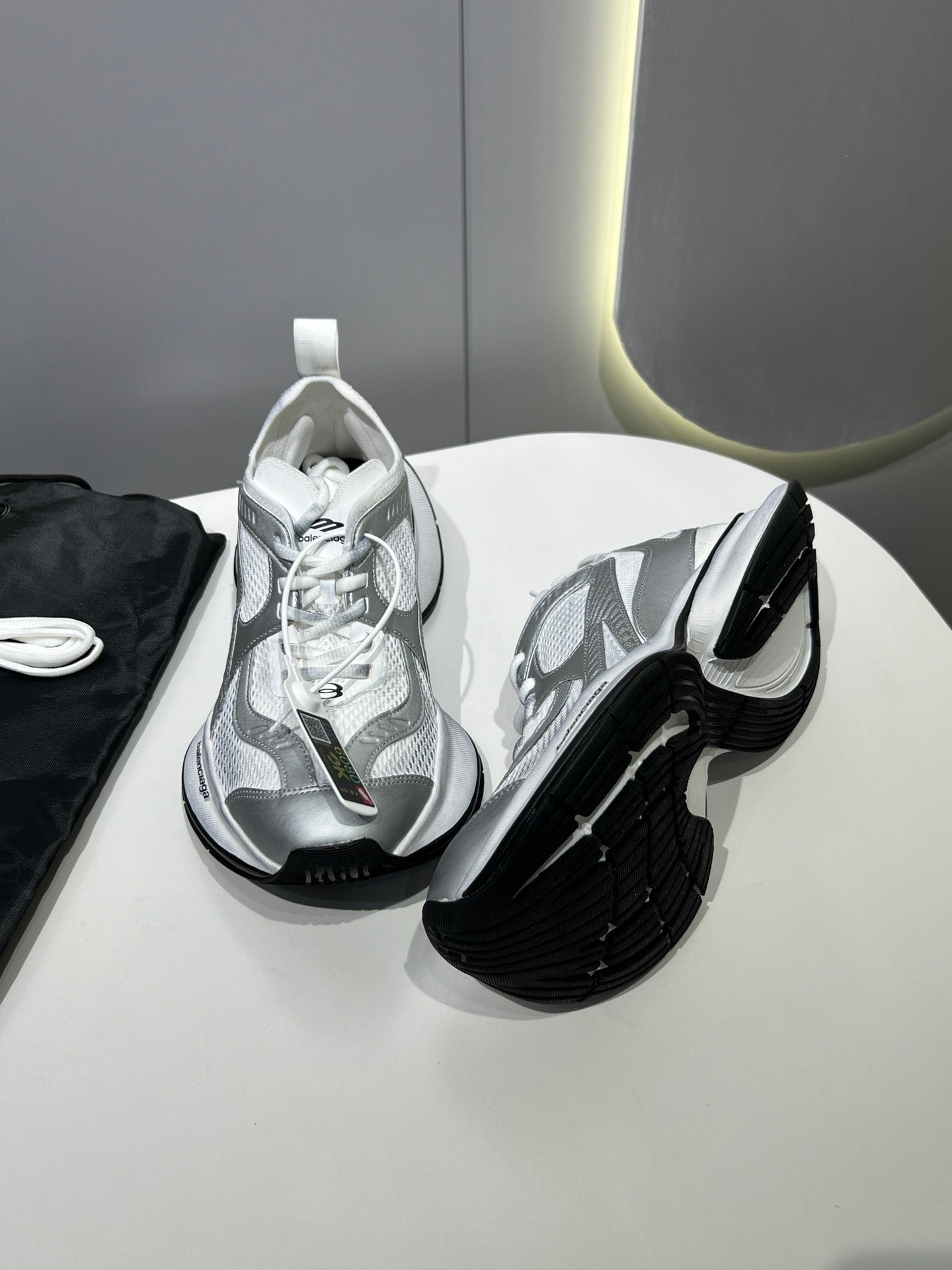 B Sneaker