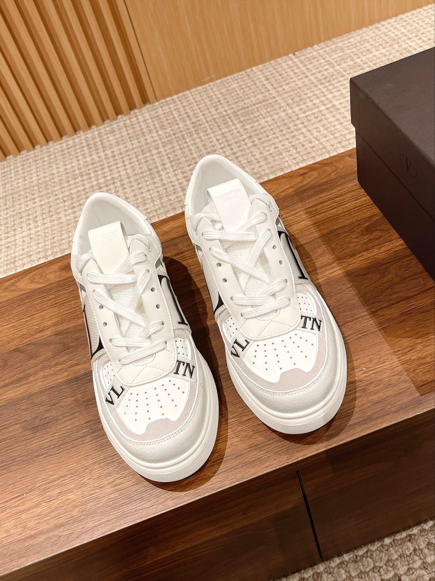 GaravaniVL7N logo-print strap sneakers