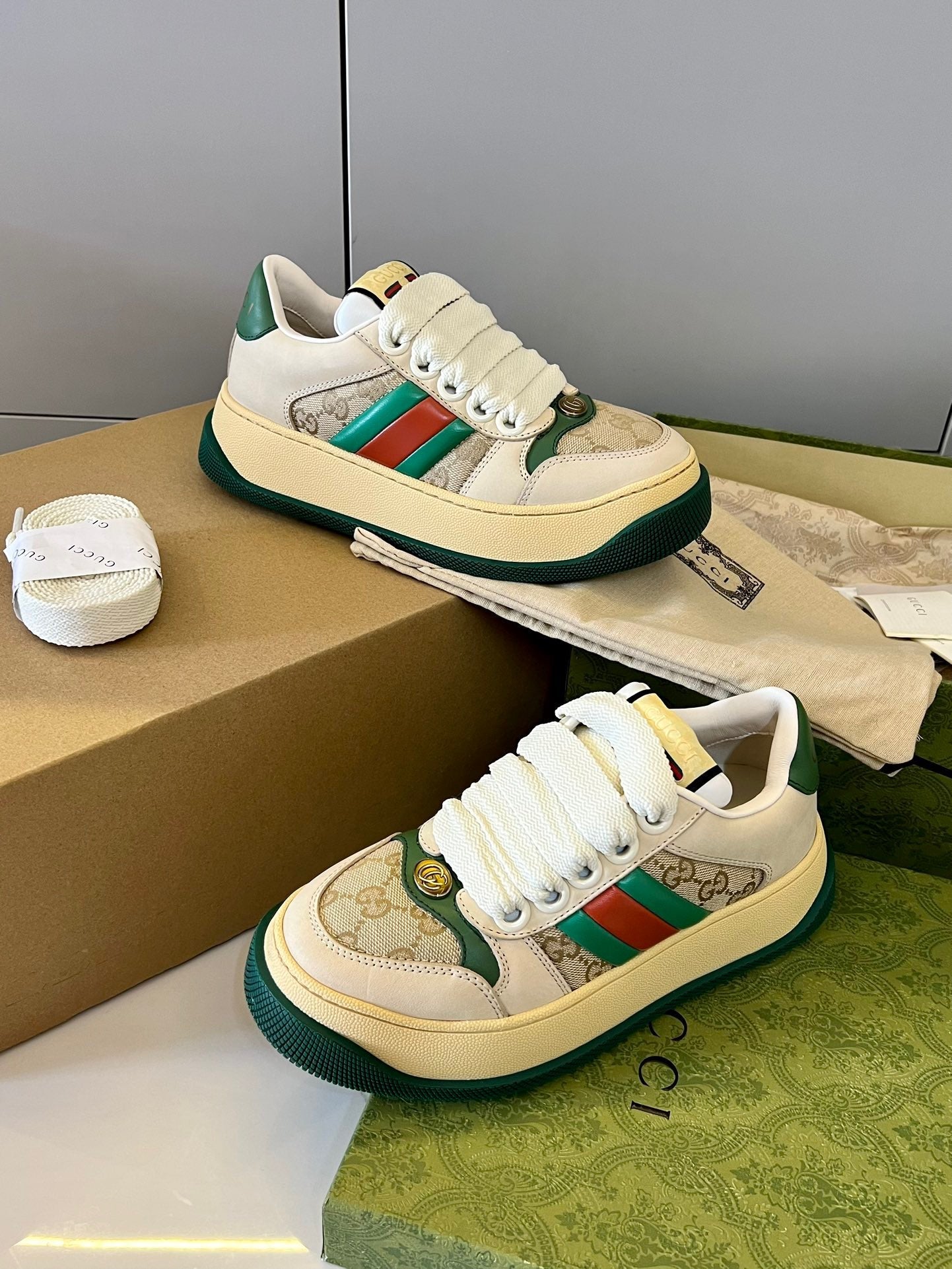 WOMEN'S SCREENER SNEAKER
