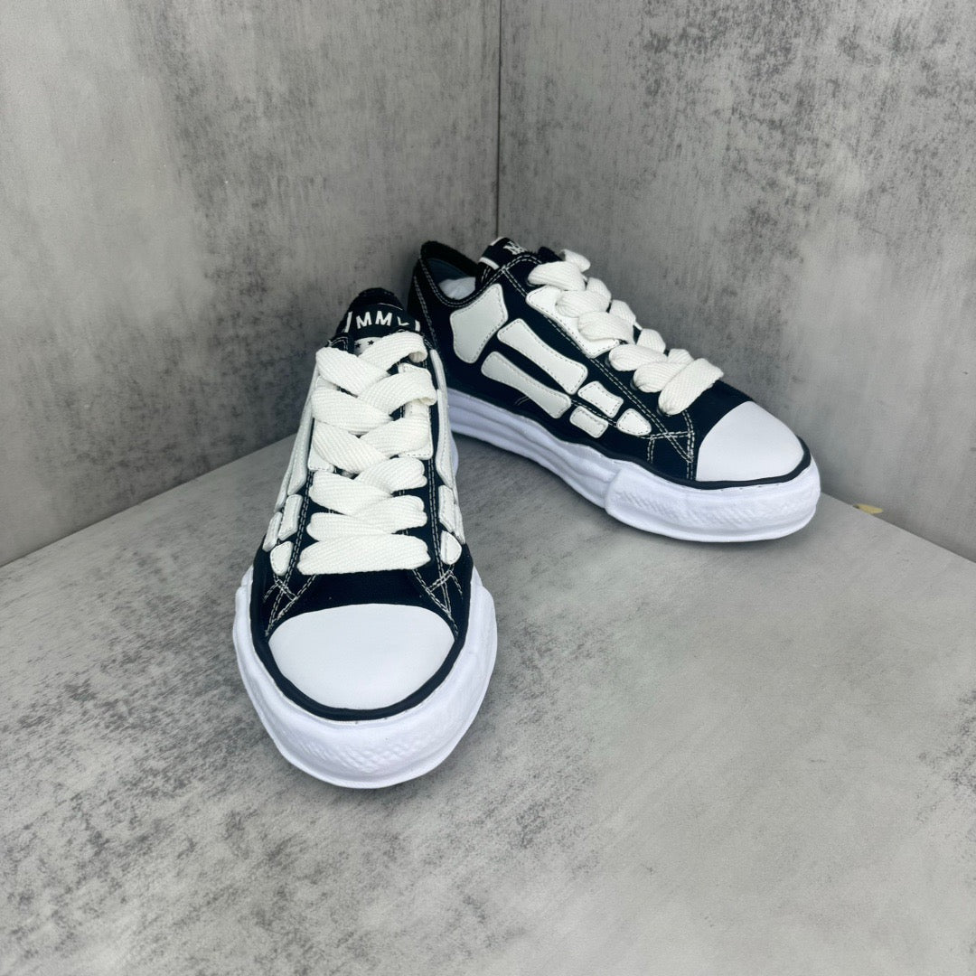 AM Sneaker