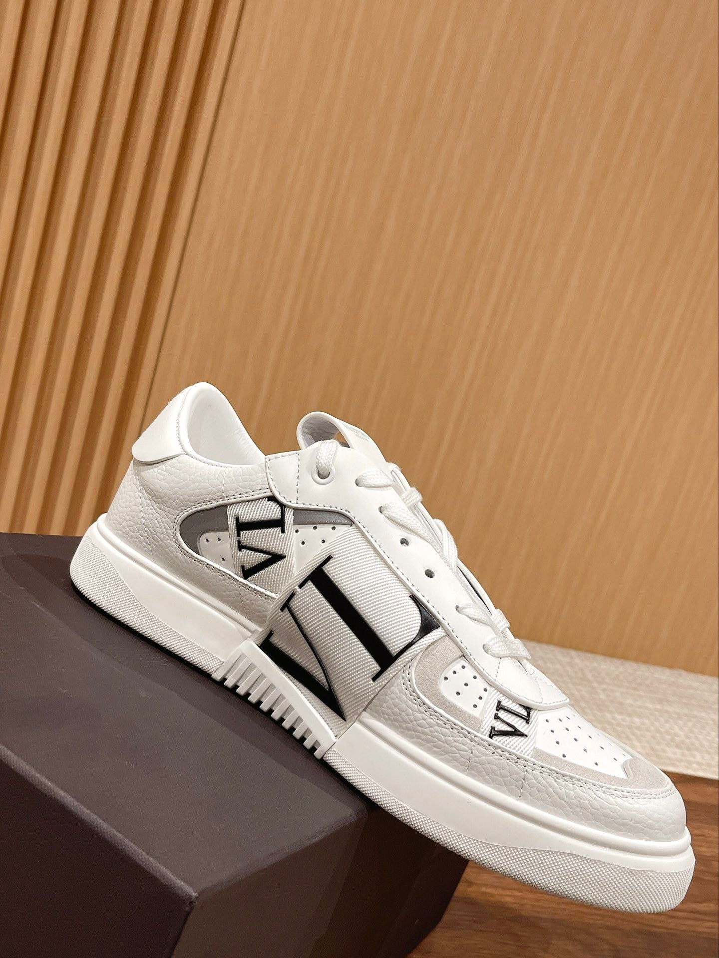 Garavani VL7N logo-print strap sneakers