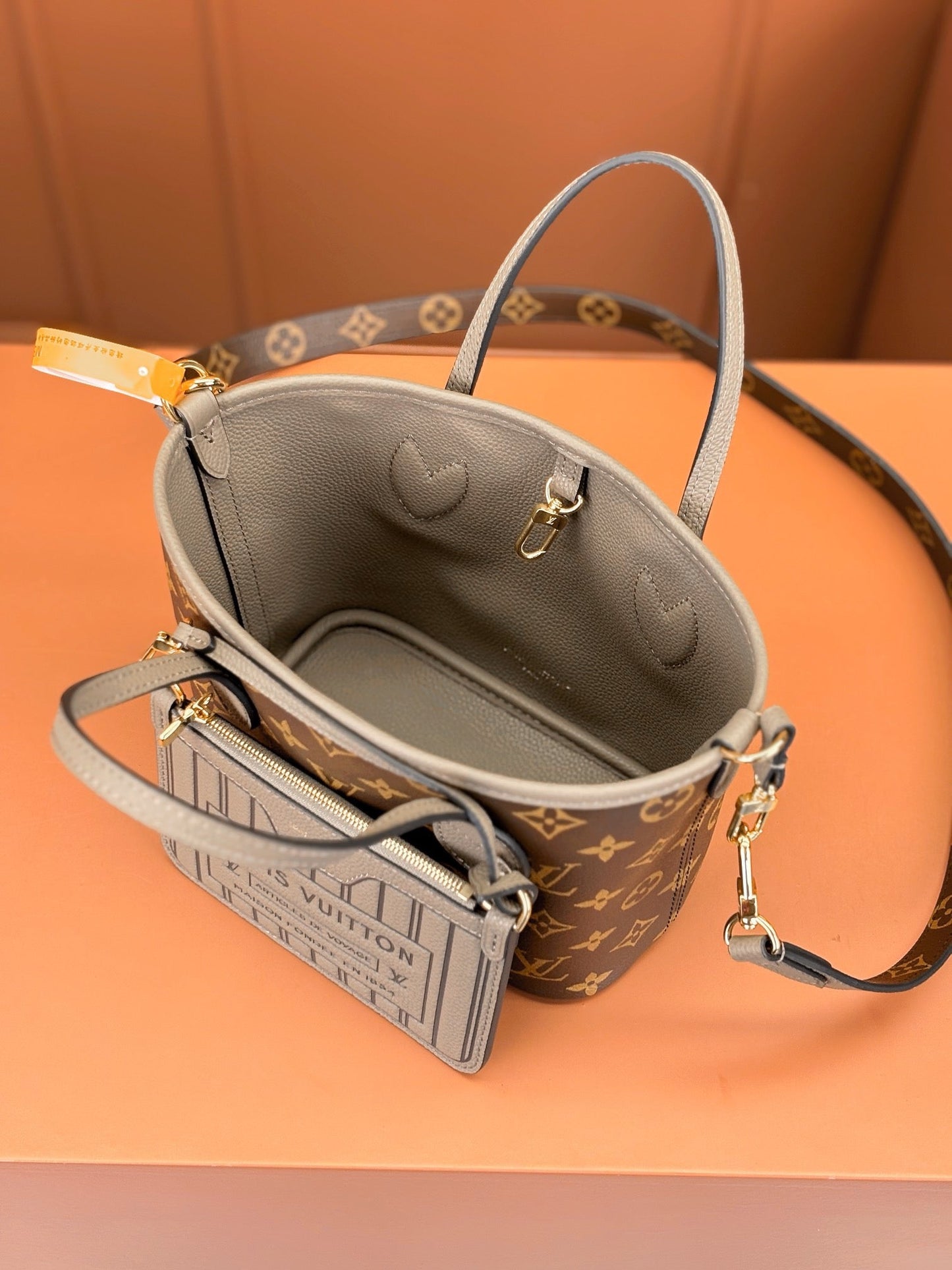 Neverfull Bandoulière Inside Out BB Bag