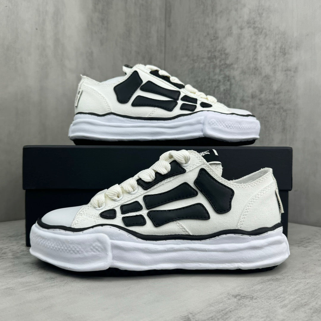 AM Sneaker