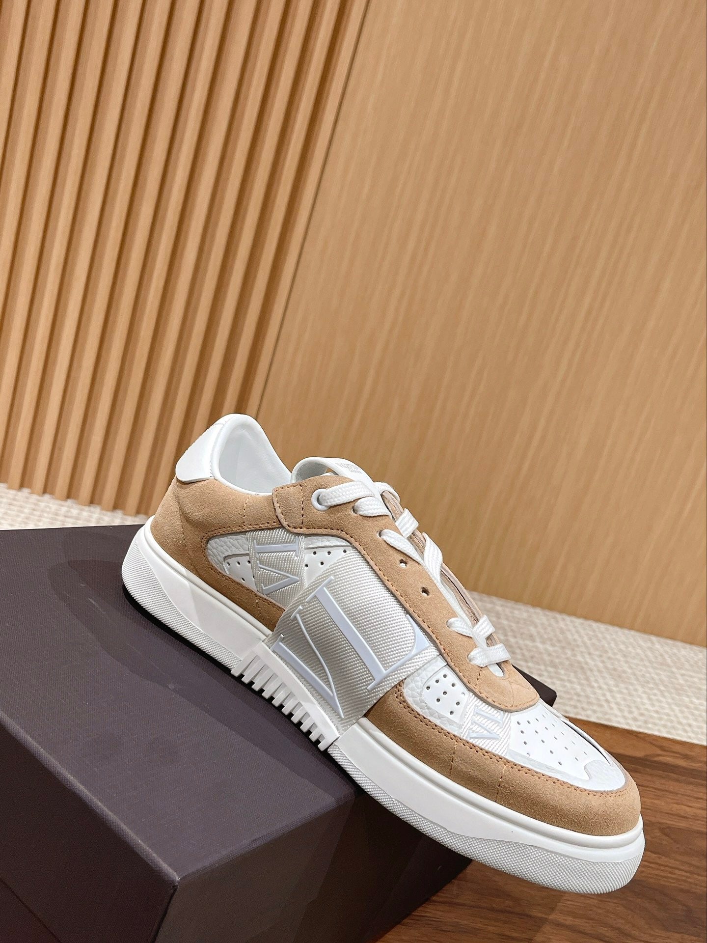 Garavani VL7N logo-print strap sneakers