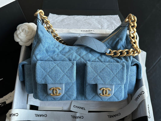 CRUISE 2024/25
 
LARGE HOBO BAG
 
Washed Denim & Gold-Tone Metal 
Blue