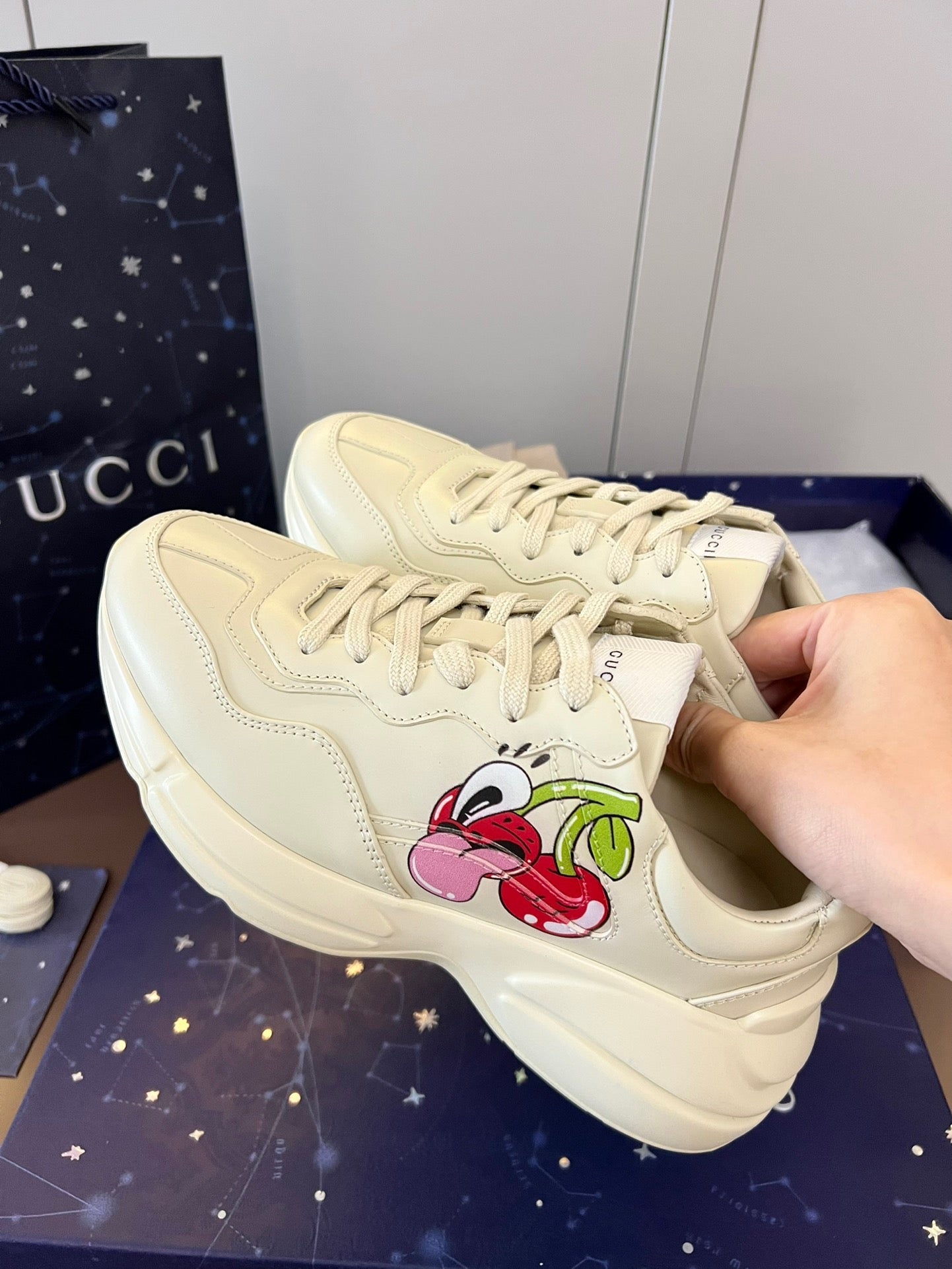 WOMEN'S RHYTON SNEAKER WITH LOGO