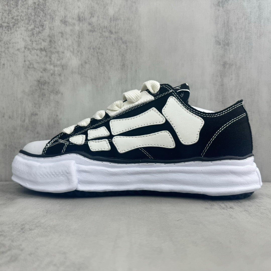 AM Sneaker