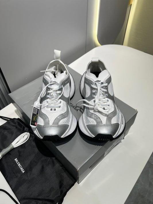 B Sneaker