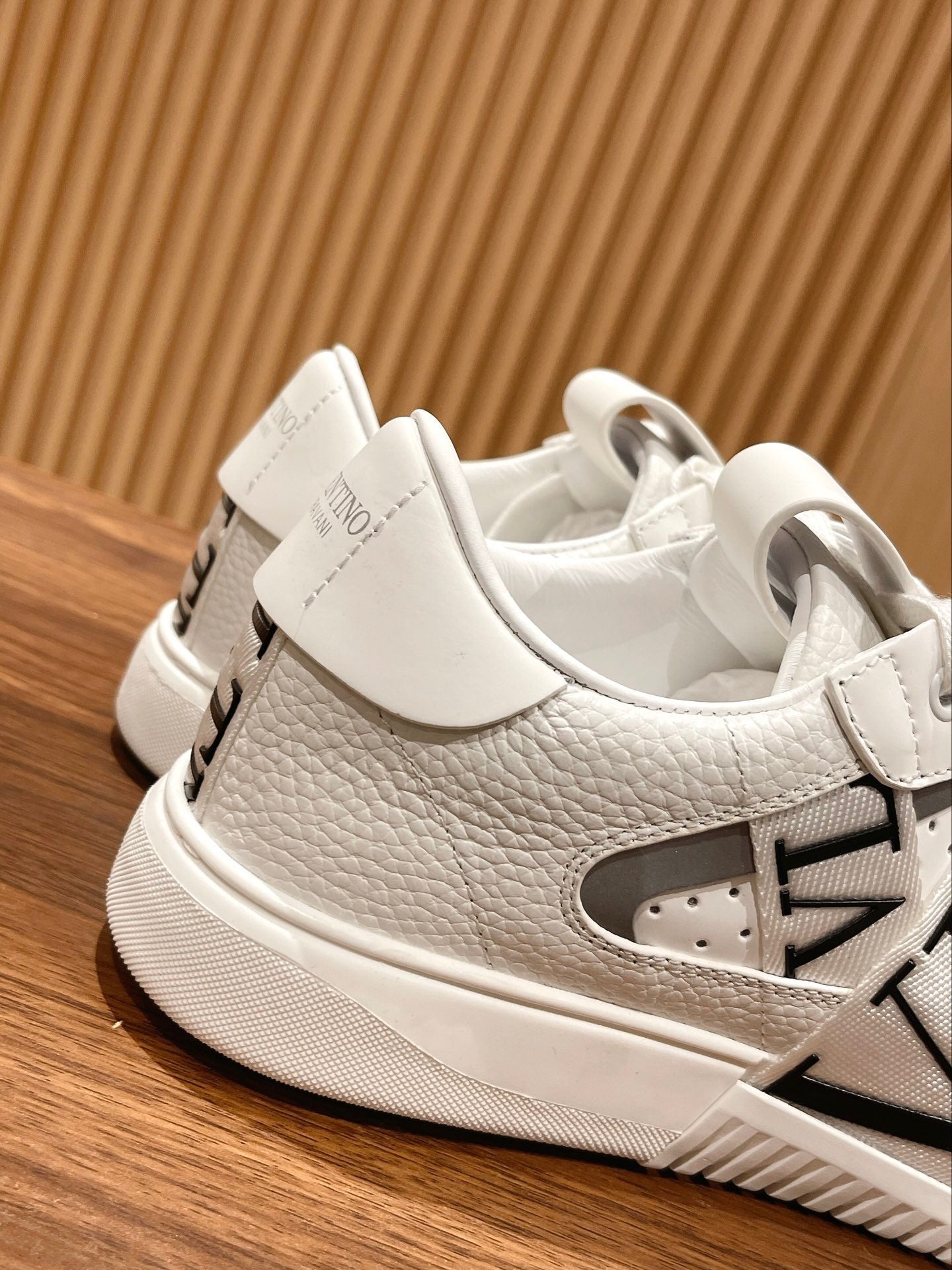 Garavani VL7N logo-print strap sneakers