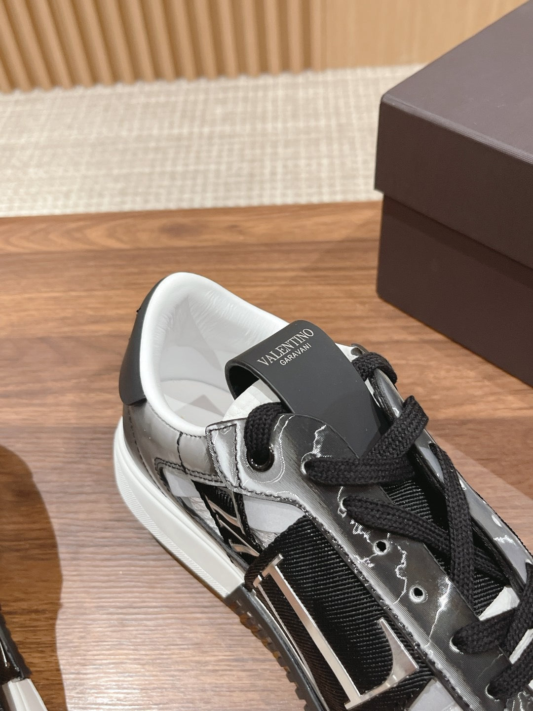 Garavani VL7N logo-print strap sneakers