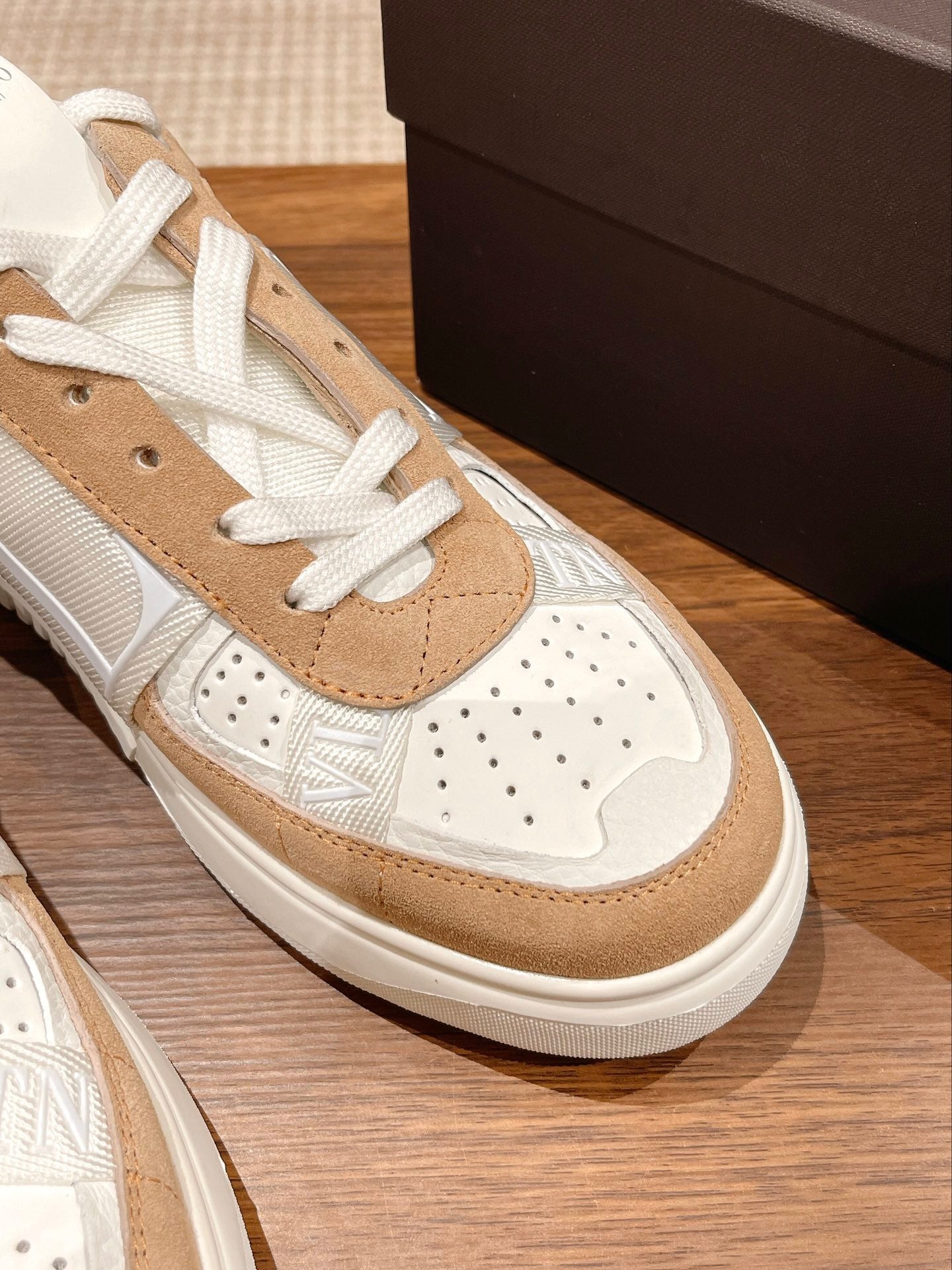 Garavani VL7N logo-print strap sneakers