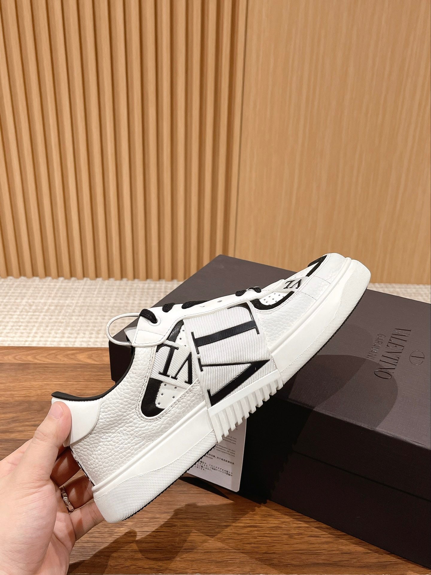 Garavani VL7N logo-print strap sneakers