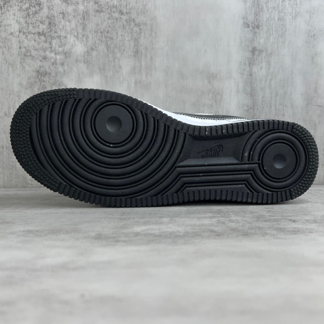 Low sneakers