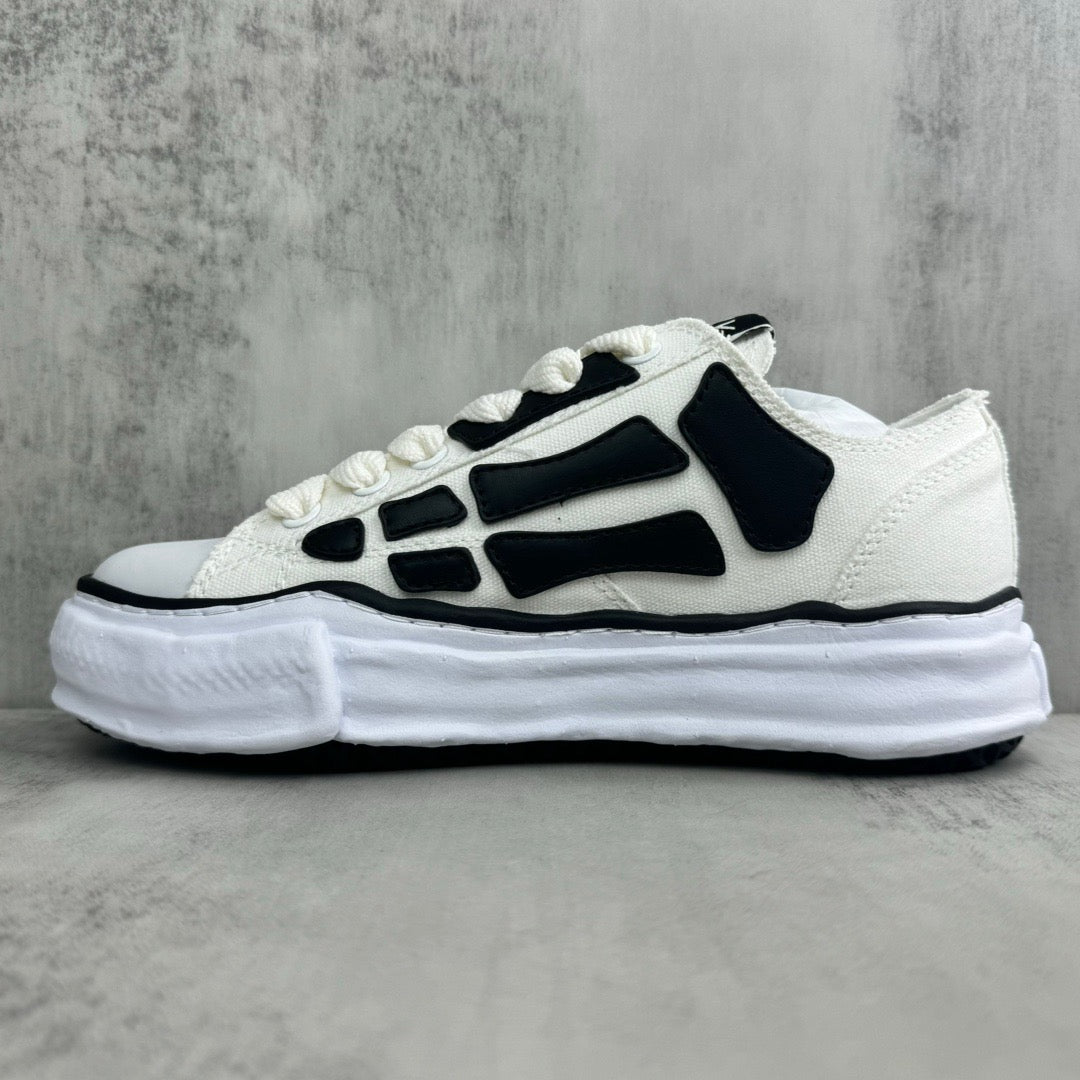 AM Sneaker