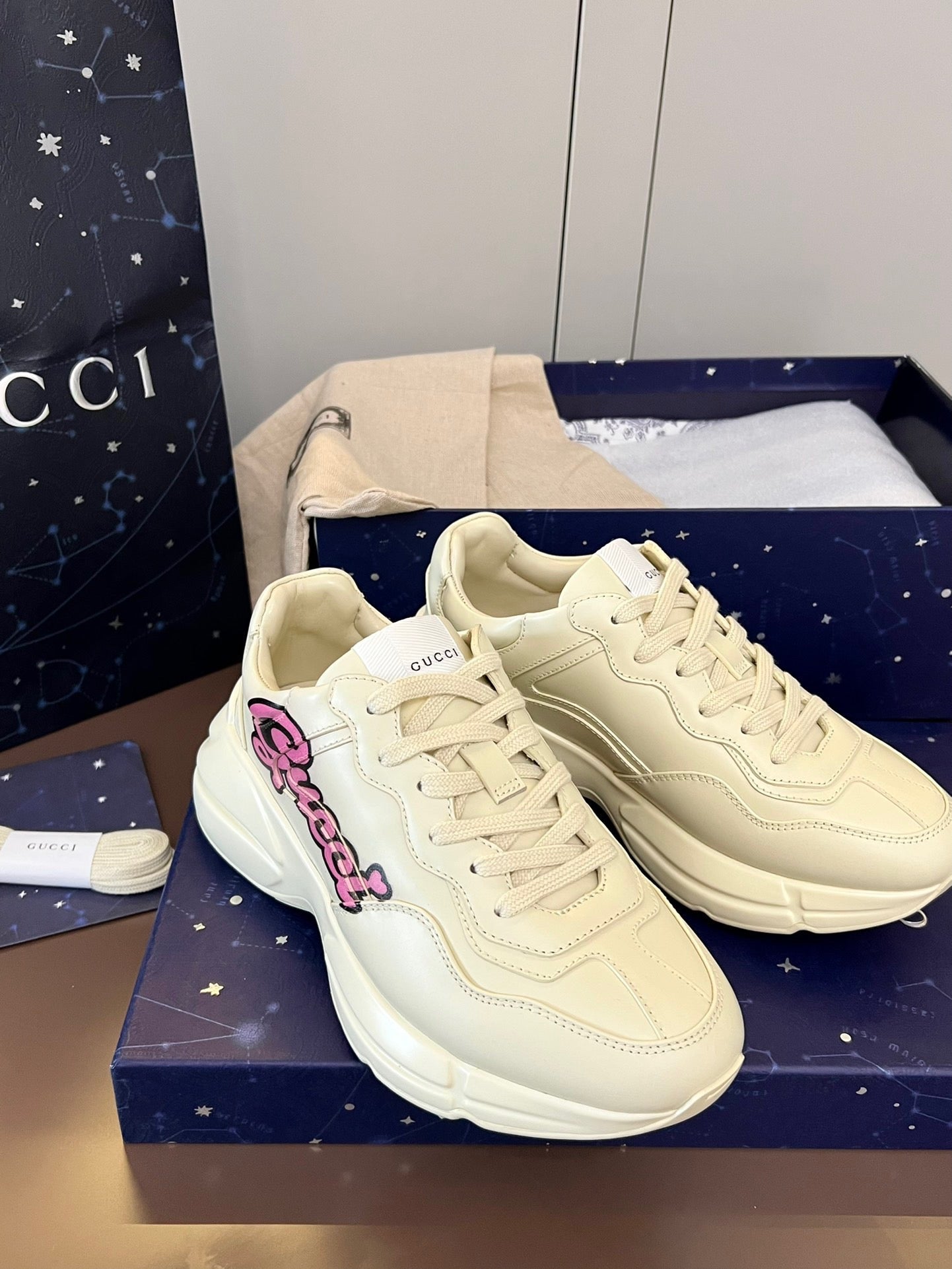 WOMEN'S RHYTON SNEAKER WITH  LOGO