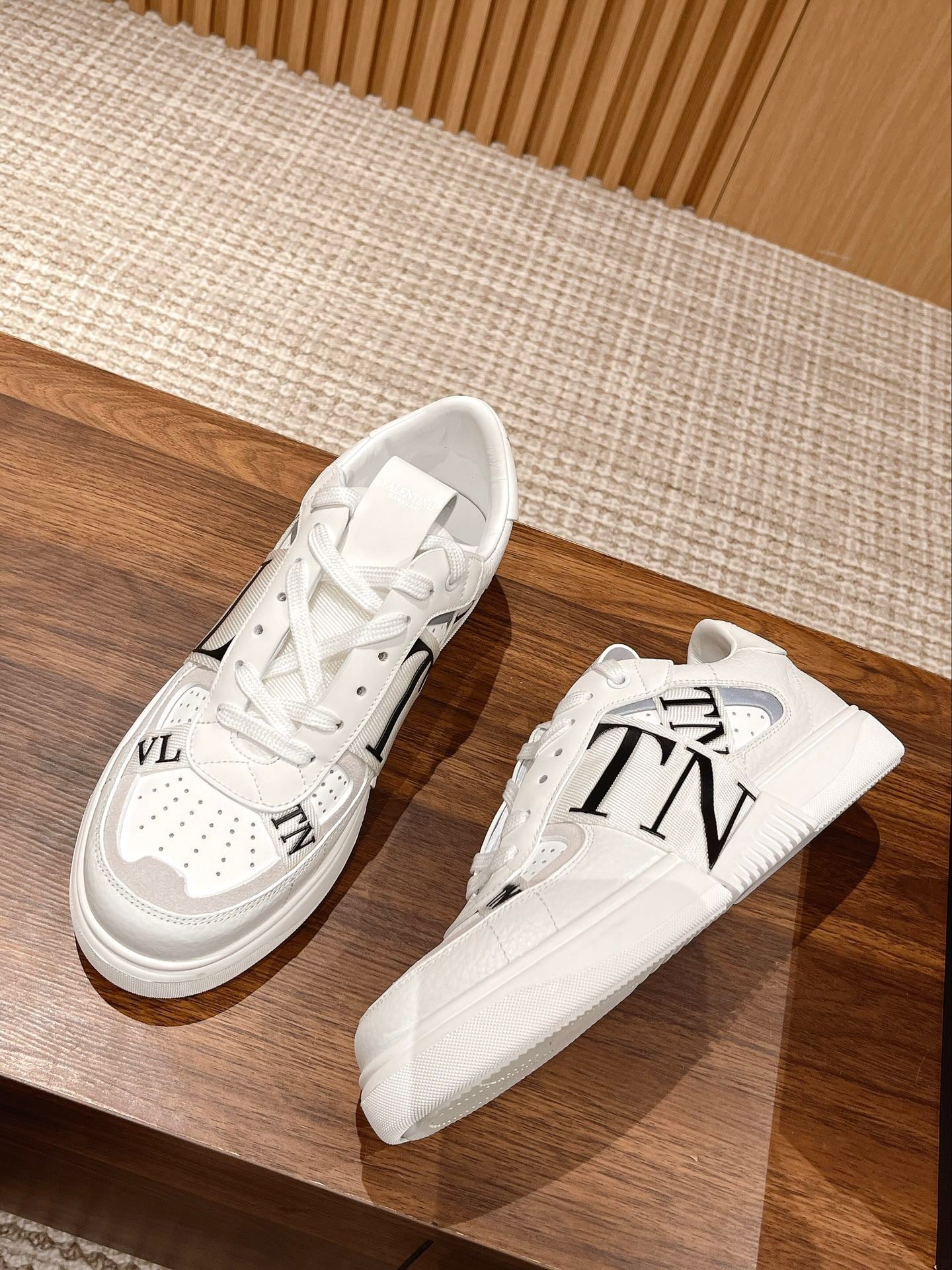 Garavani VL7N logo-print strap sneakers
