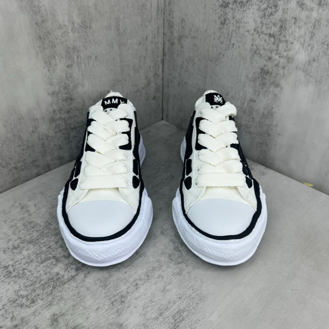 AM Sneaker