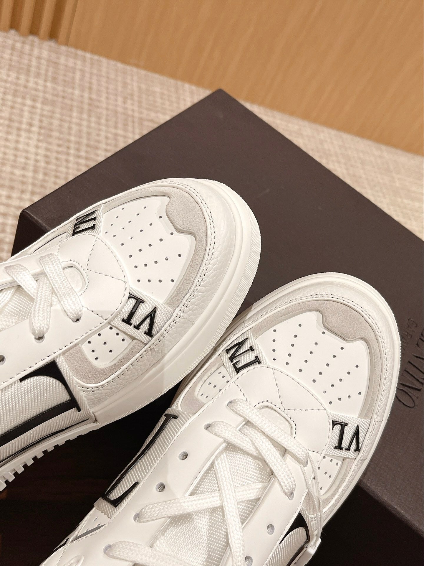 Garavani VL7N logo-print strap sneakers