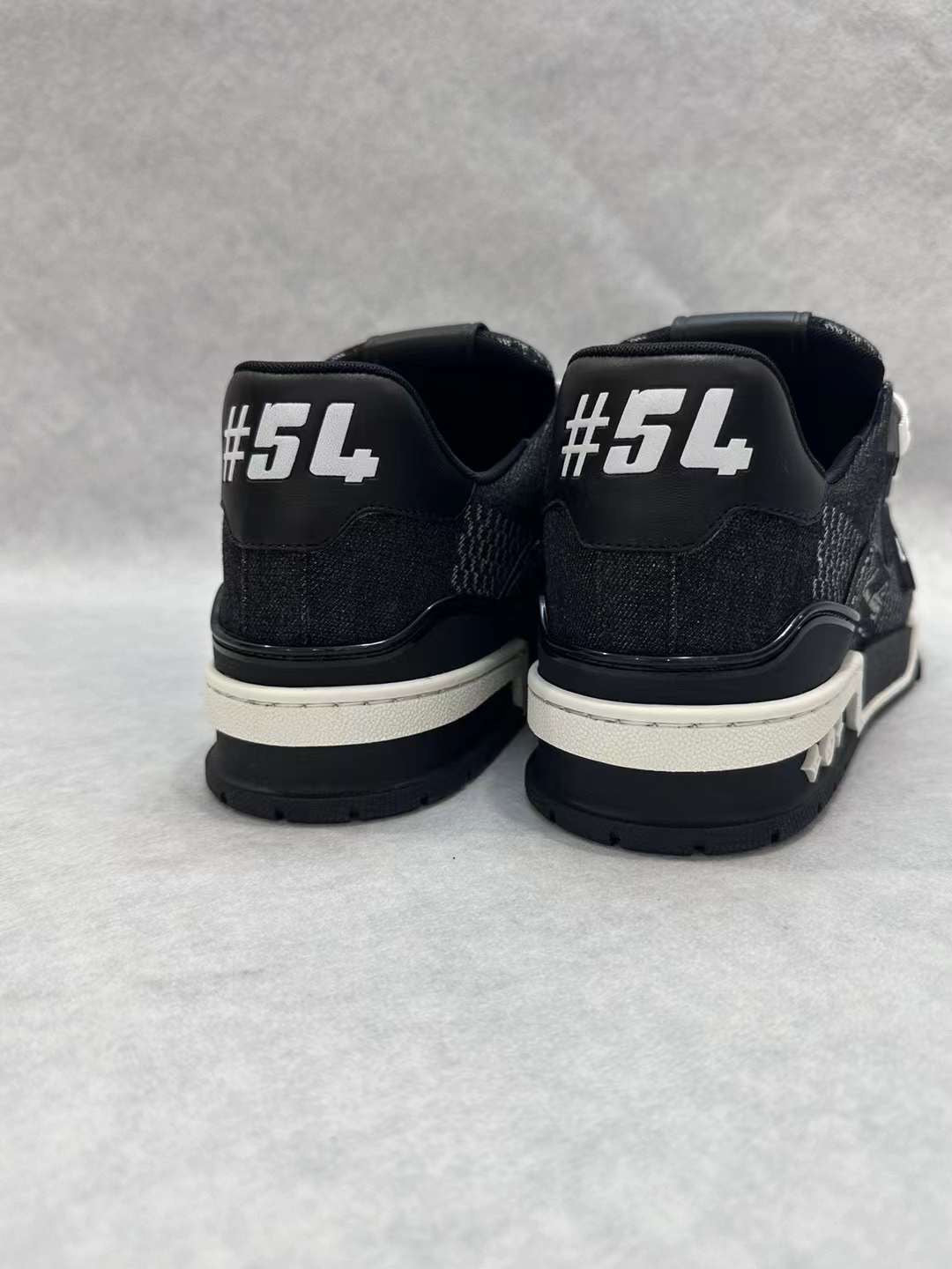 L|V Sneaker