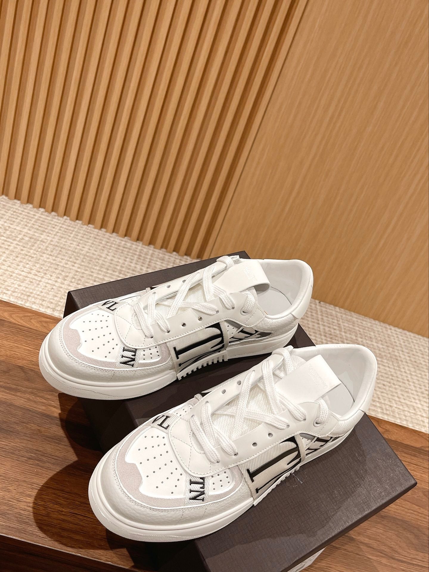 GaravaniVL7N logo-print strap sneakers