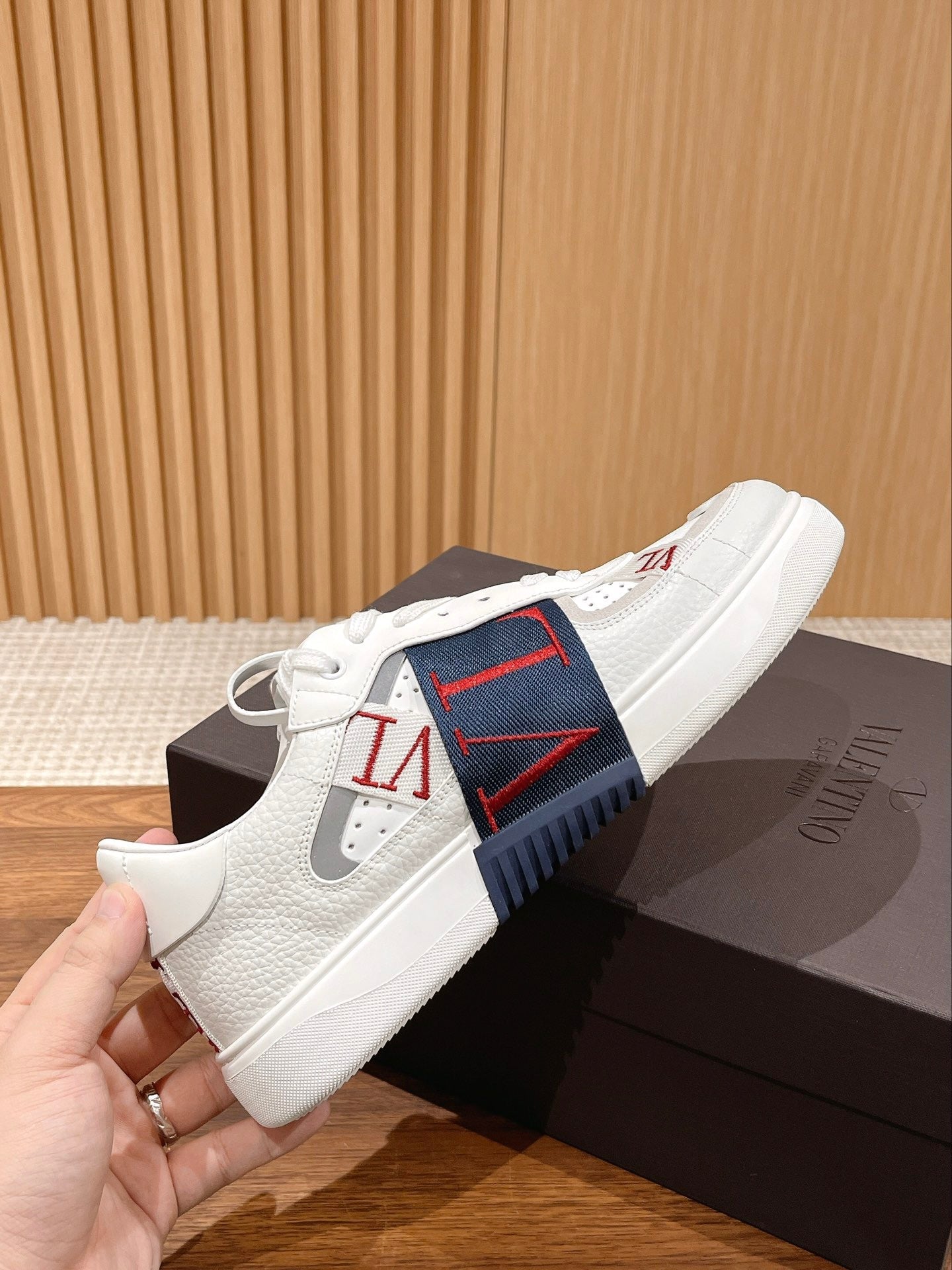 Garavani VL7N logo-print strap sneakers