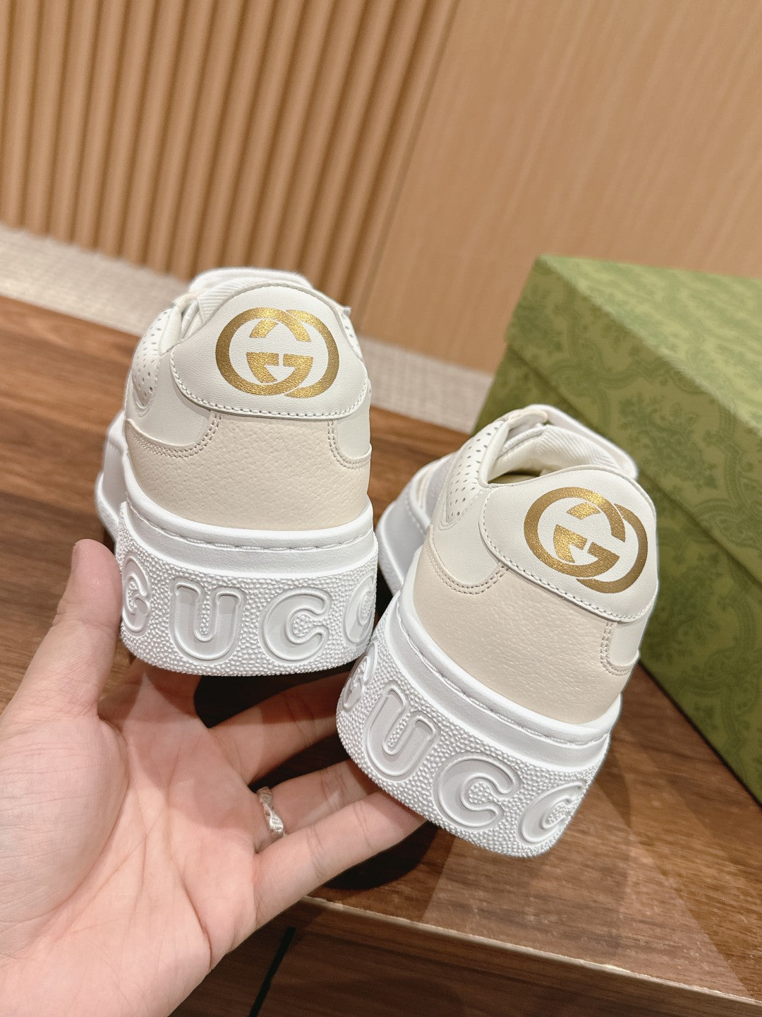 WOMEN'S SNEAKER