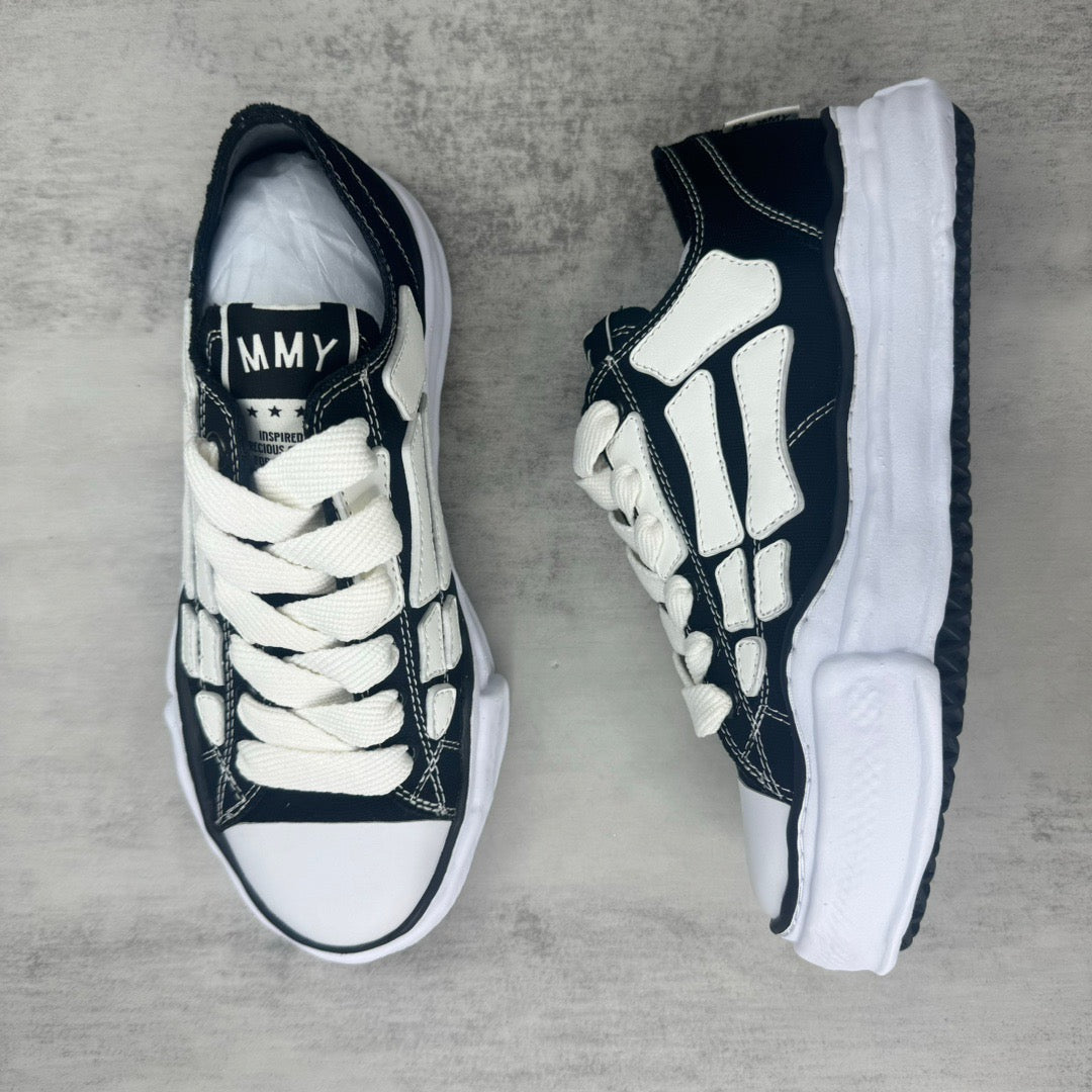 AM Sneaker
