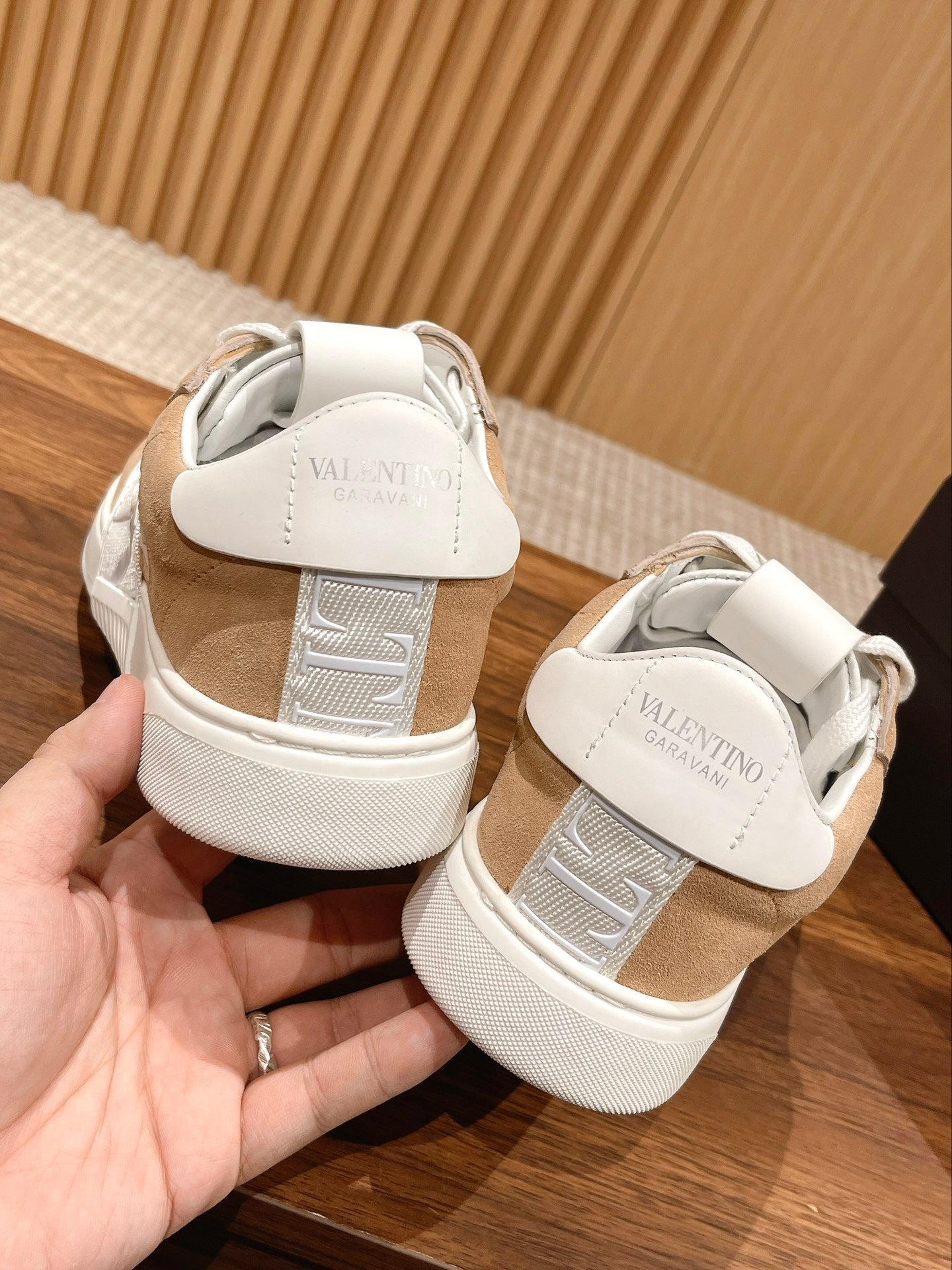Garavani VL7N logo-print strap sneakers