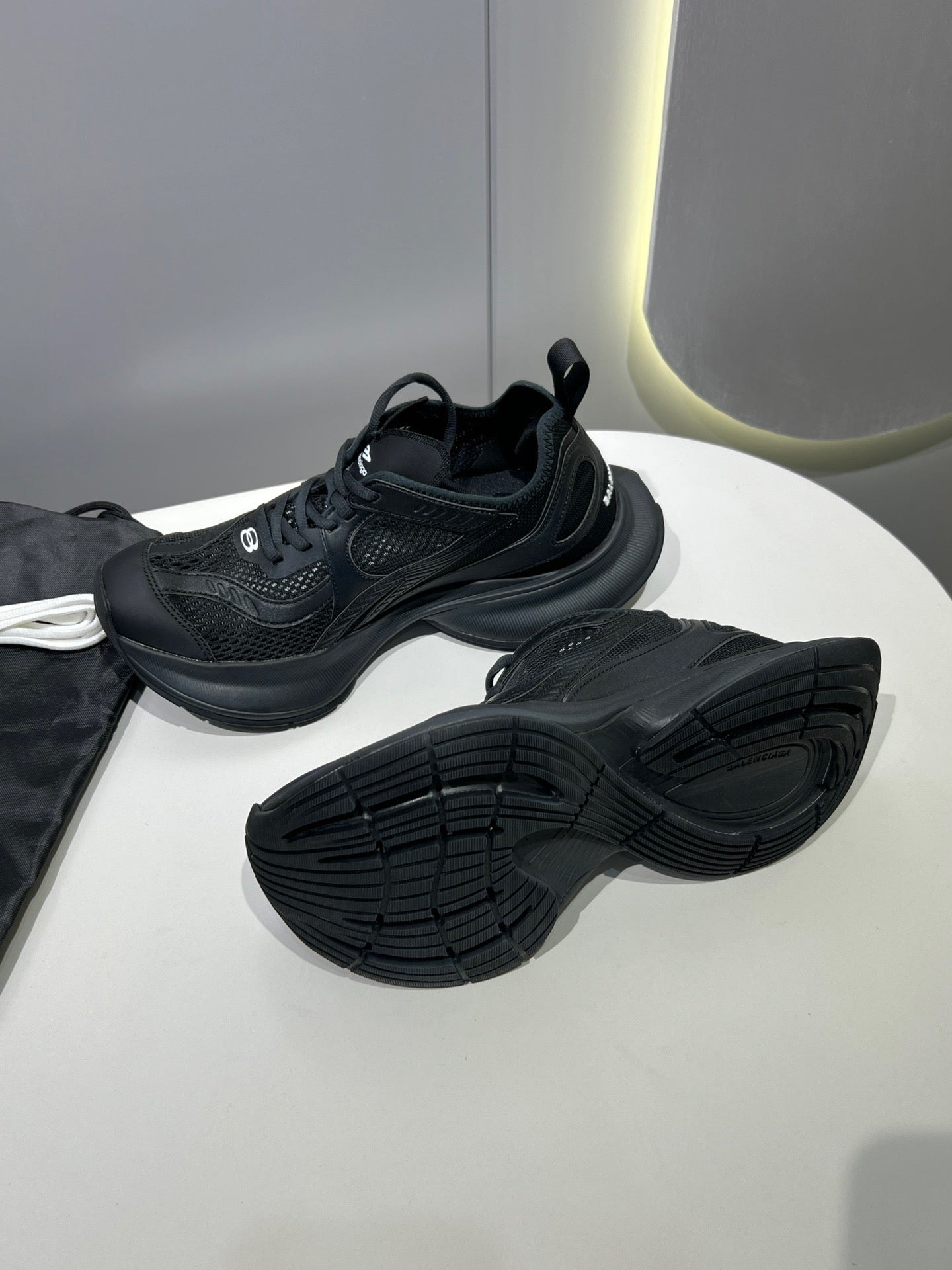 B Sneaker