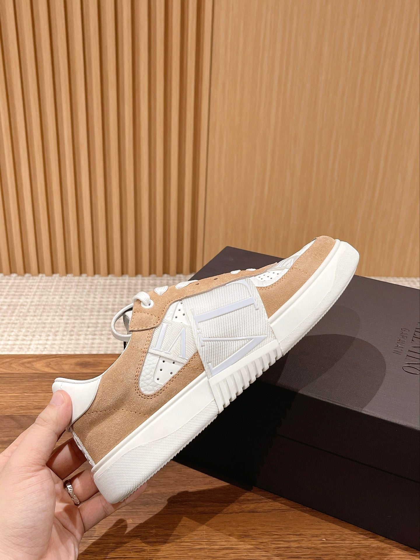 Garavani VL7N logo-print strap sneakers