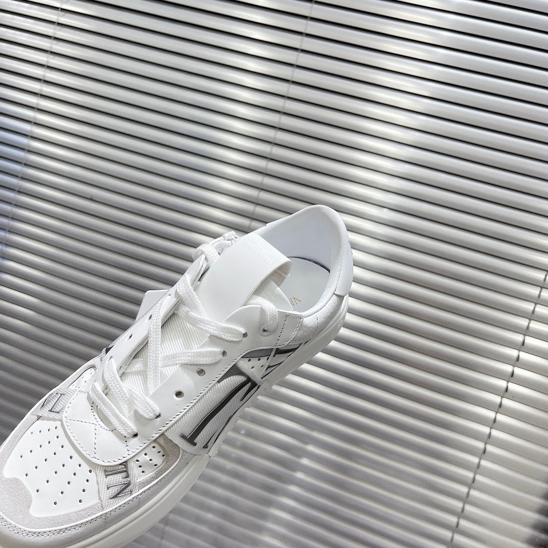 GaravaniVL7N logo-print strap sneakers