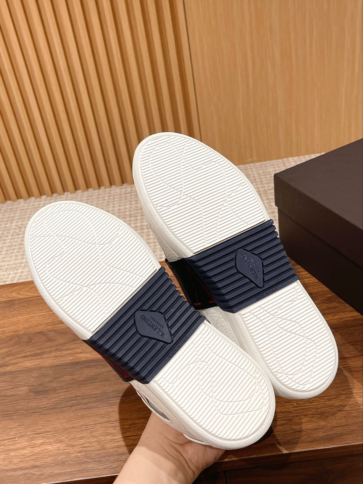 Garavani VL7N logo-print strap sneakers
