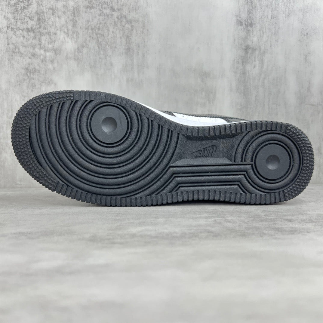 Low sneakers