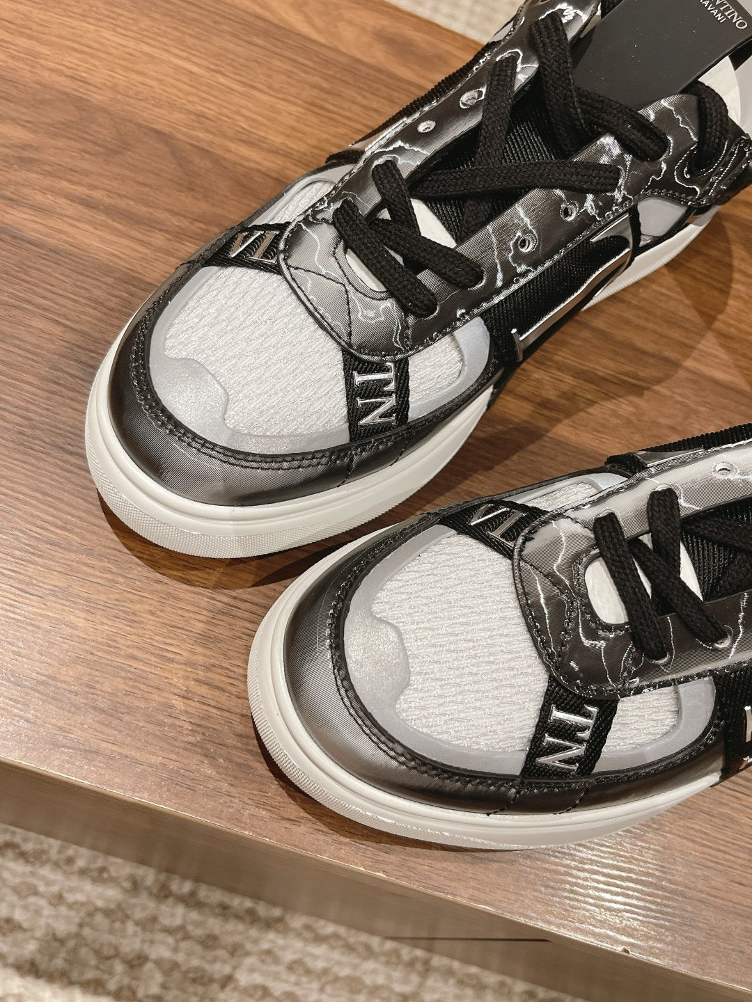 Garavani VL7N logo-print strap sneakers