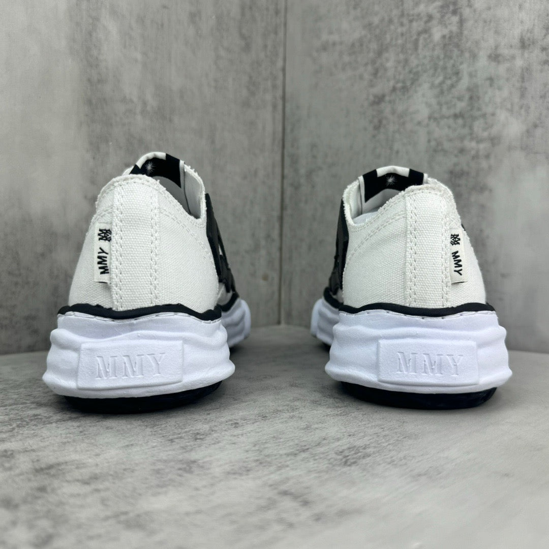 AM Sneaker