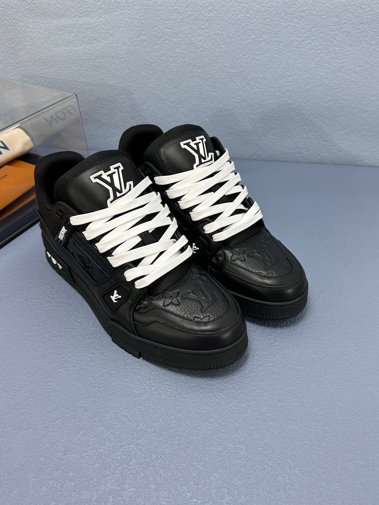 Sneaker