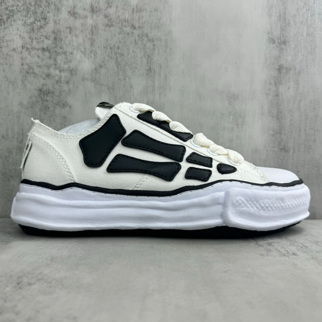 AM Sneaker