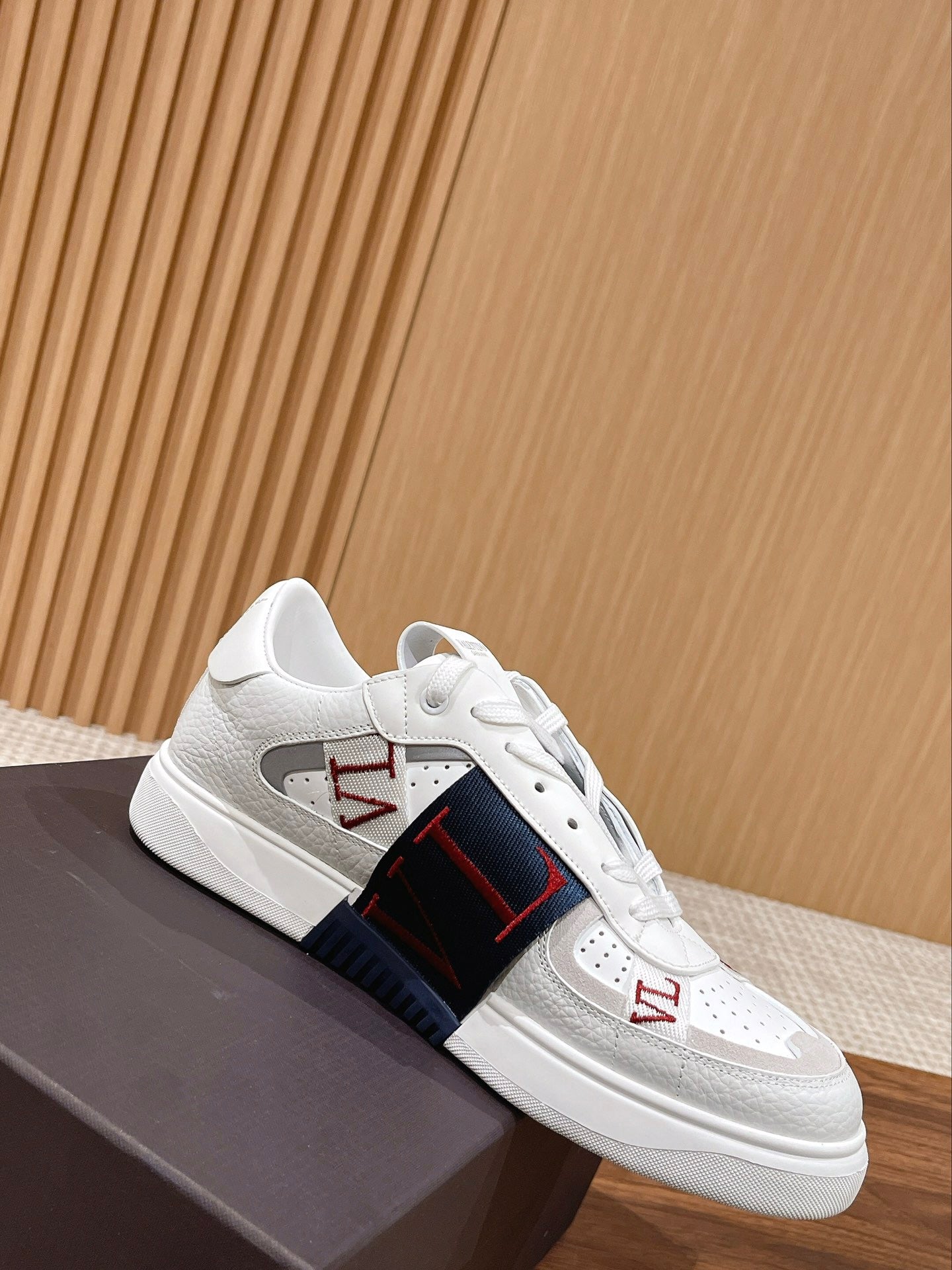 Garavani VL7N logo-print strap sneakers