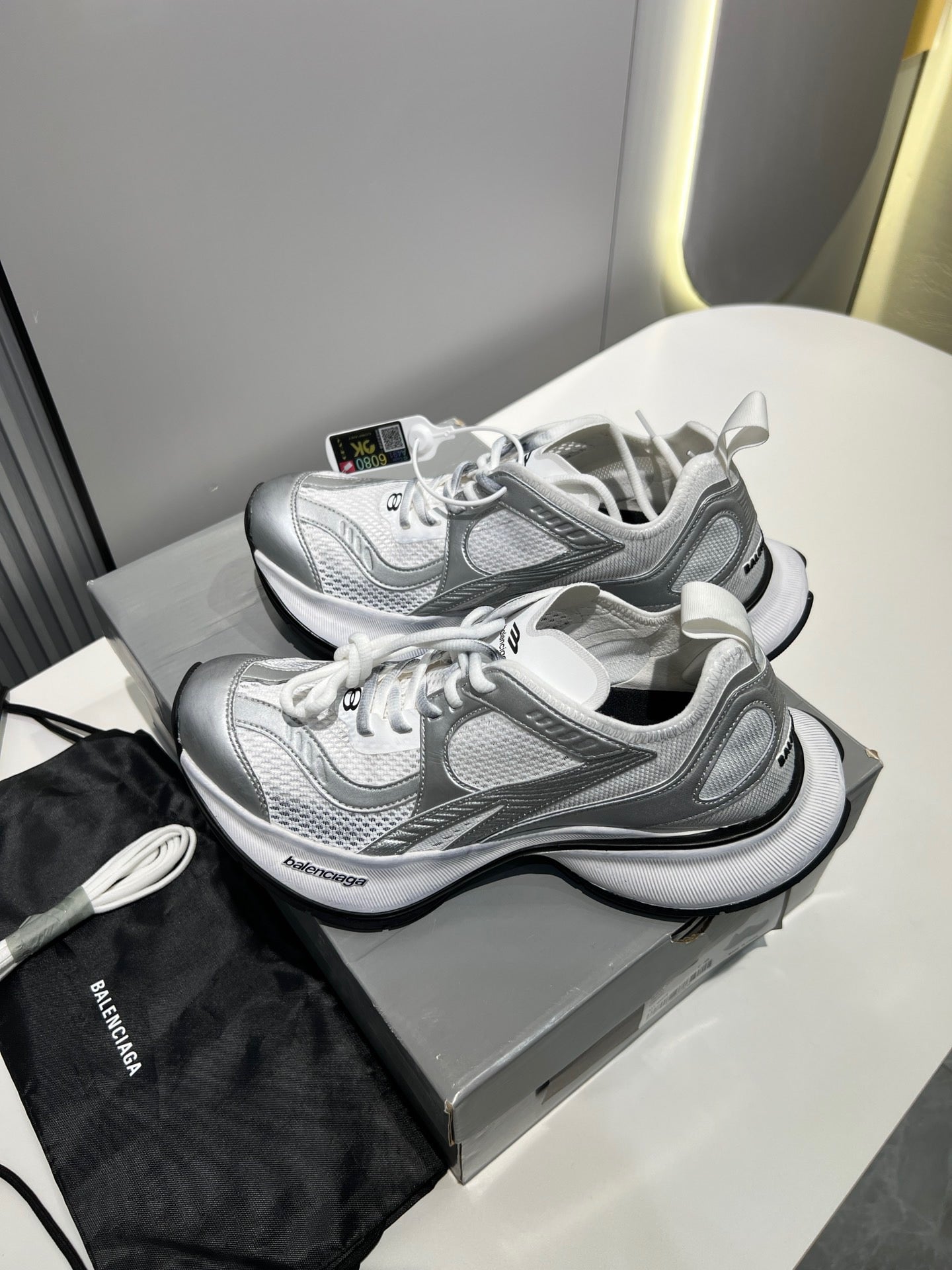 B Sneaker