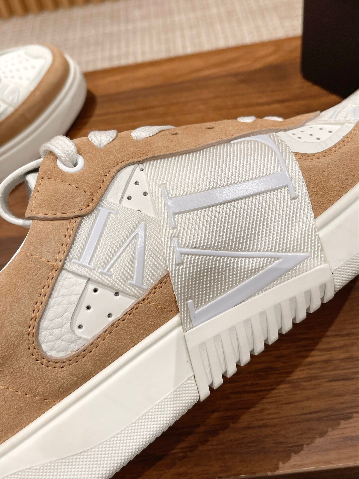 Garavani VL7N logo-print strap sneakers
