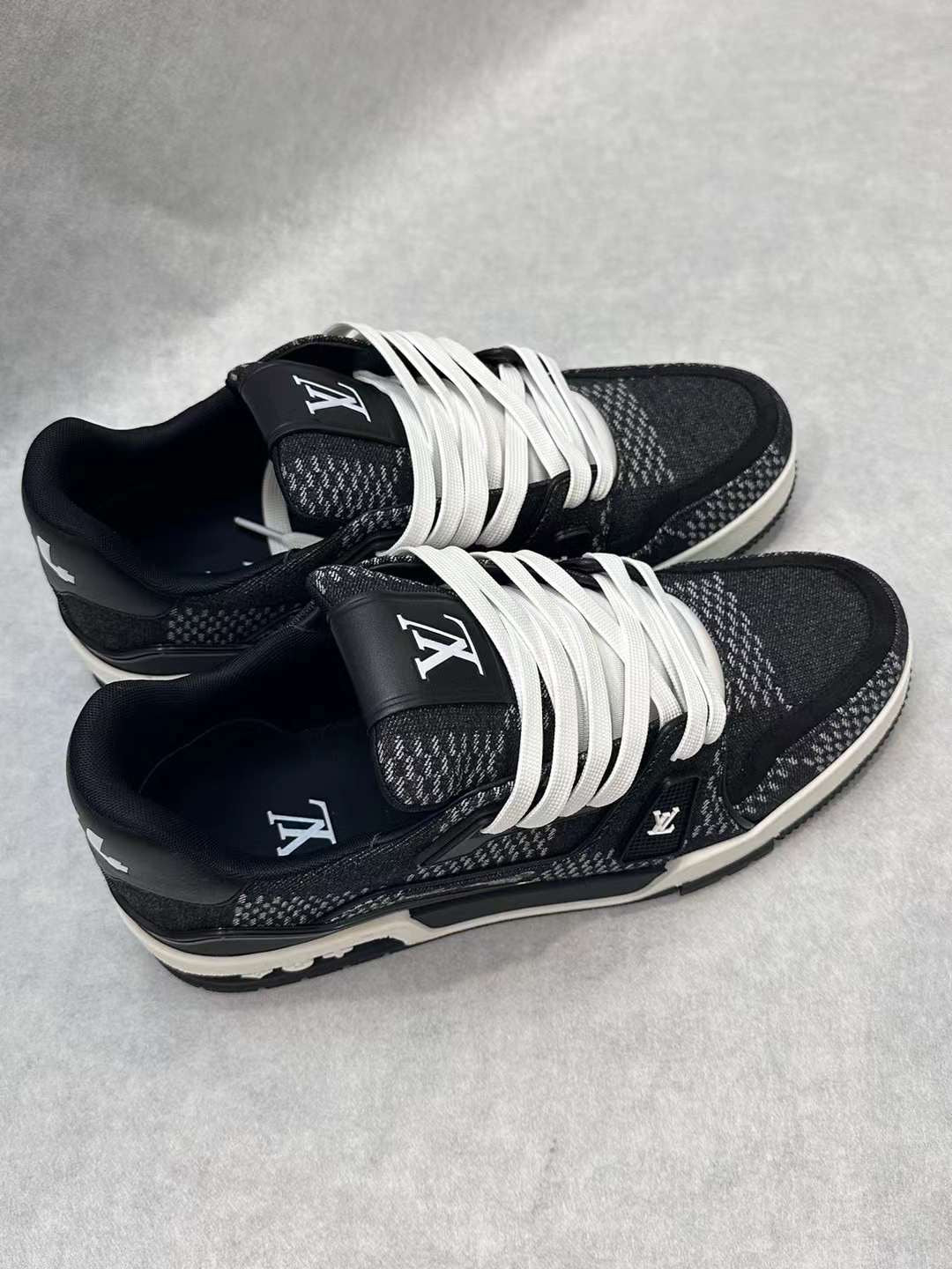 L|V Sneaker