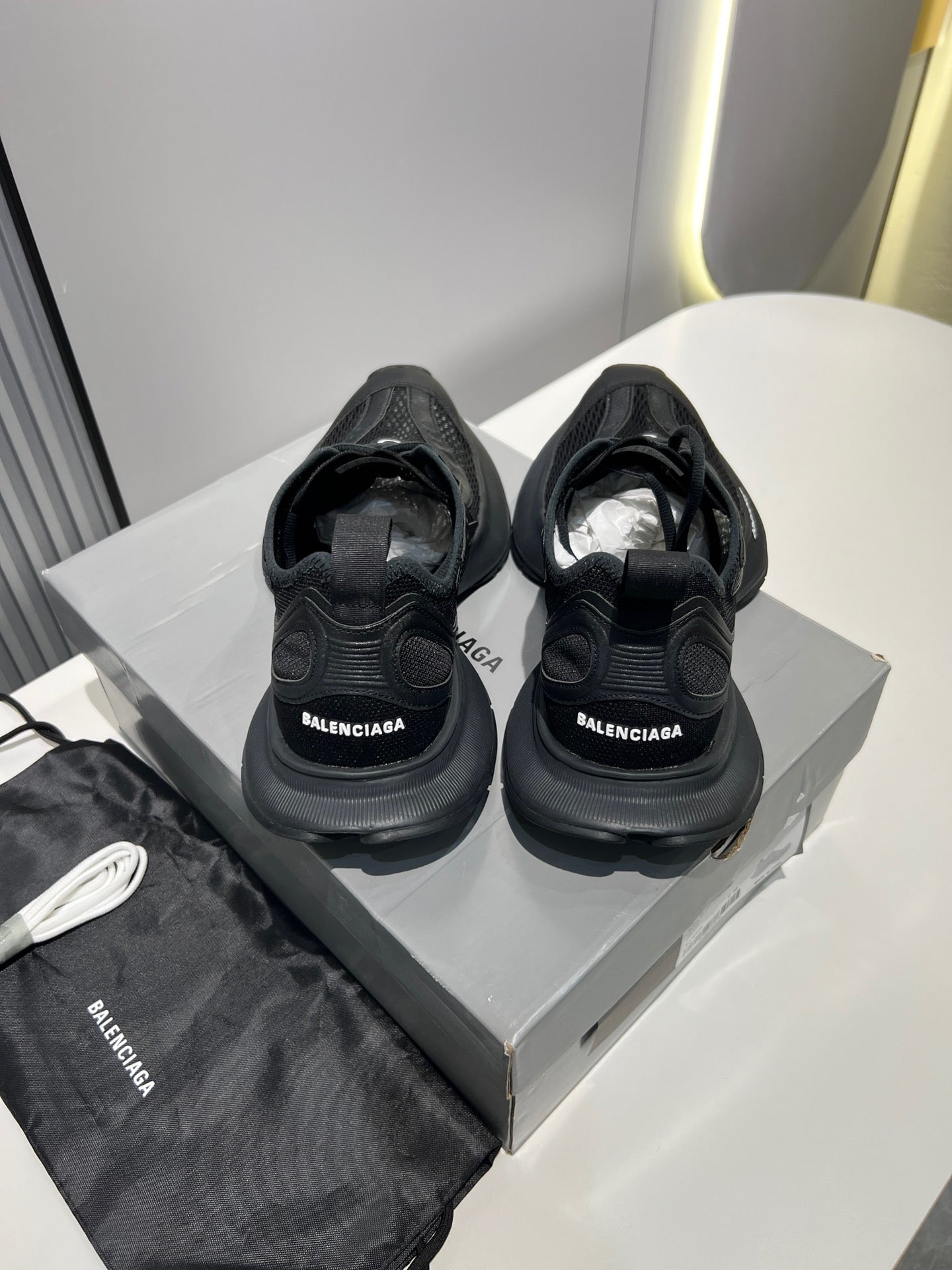 B Sneaker