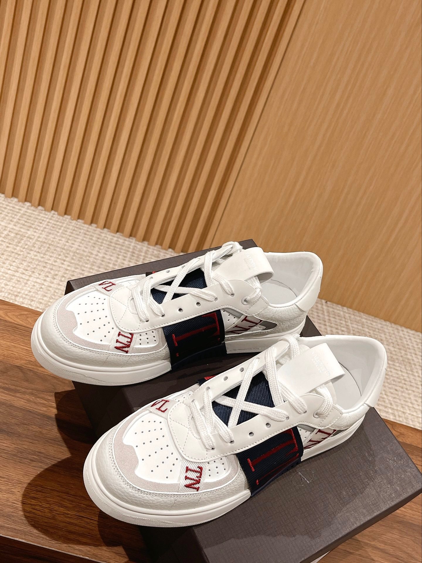 Garavani VL7N logo-print strap sneakers
