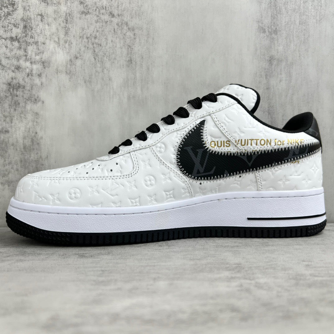 Low sneakers