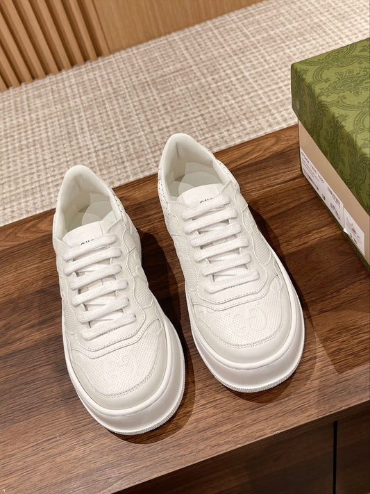 WOMEN'S  SNEAKER