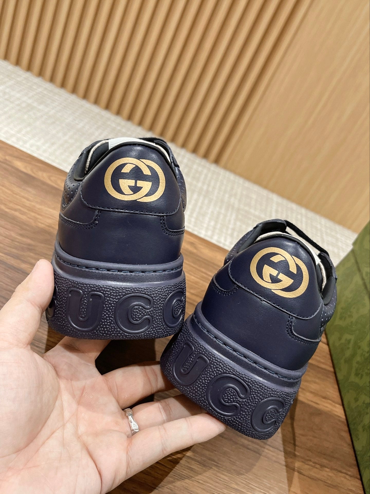 WOMEN'S SNEAKER